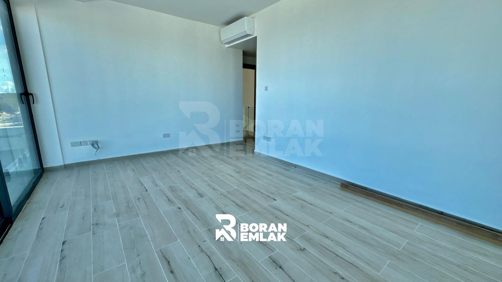 Girne Çatalköy’de 4+1, Geniş Bahçeli, Dağ ve Deniz Manzaralı, Özel Havuzlu Satılık Villa